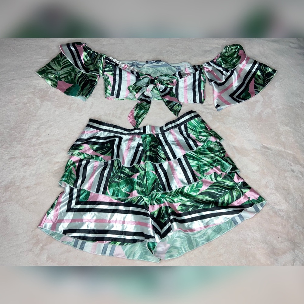 Floral Crop Top & Shorts Set - Picture 8 of 13